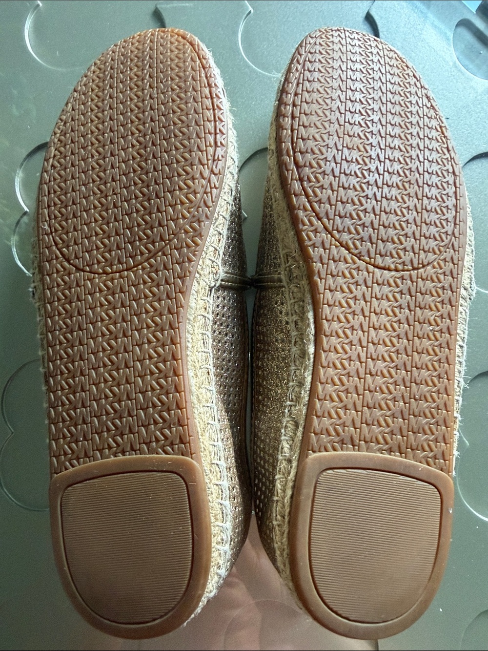 MICHAEL KORS Kendrick Pale Gold Perforated Espadrille Flats Women’s Size 9 - Picture 12 of 15
